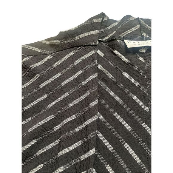 Habitat wrap style top black print 3/4 sleeve size Medium - Picture 3 of 4